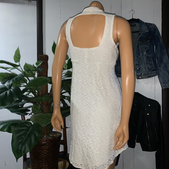 Off-white lacy collared button-up dress - Picture 2 of 2